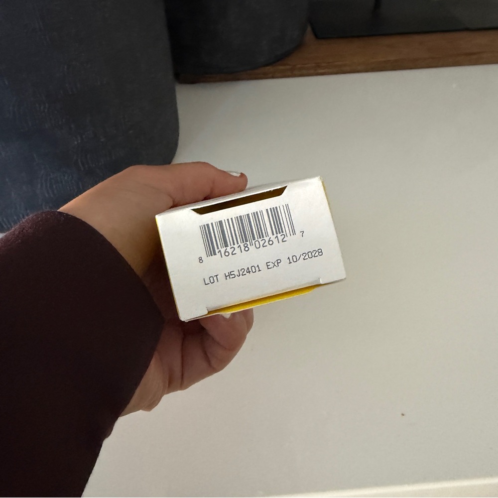 supergoop mineral mattescreen spf 40 - Picture 3 of 3